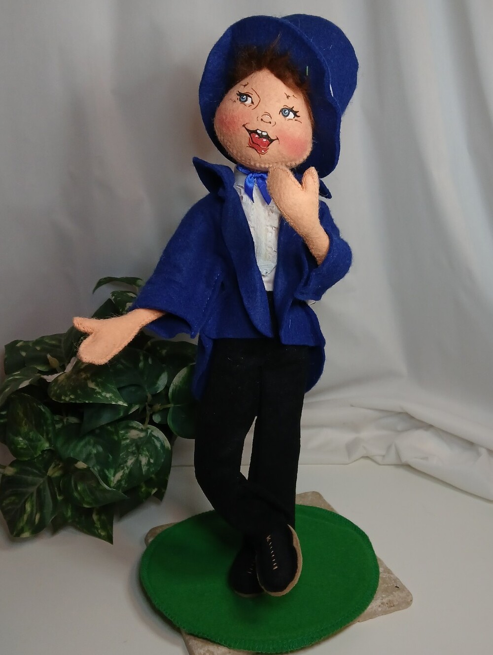 ANNALEE 1999 Posable "Jack" Doll Figurine Spunky Boy in Top Hat